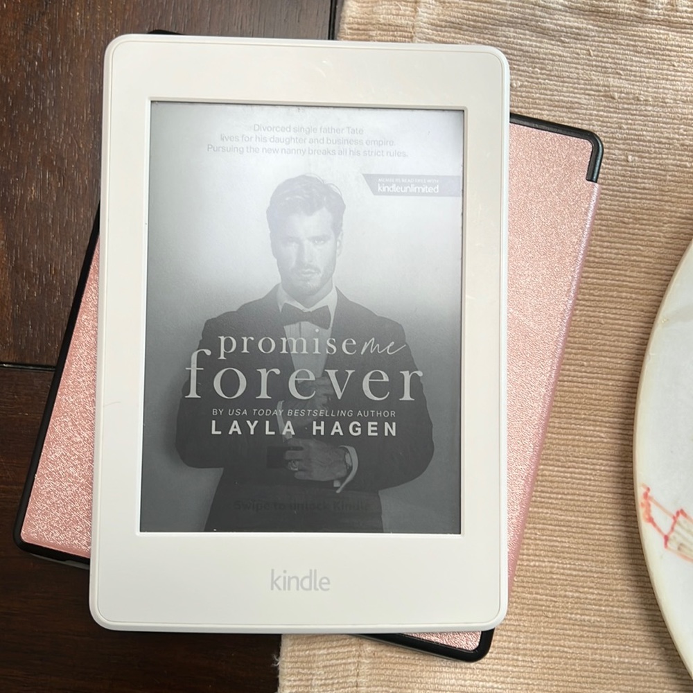 Kindle paper white in great condition. No scratches all.